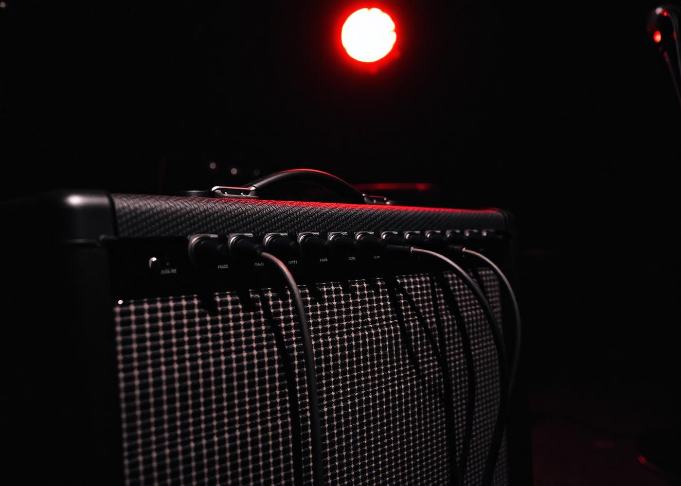 Amplificador e cabos prontos para o show da REDFLY